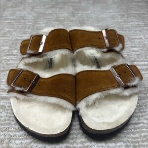 Brand new - never worn. BIRKENSTOCK WOMEN'S ARIZONA SHEARLING SANDALS - MINK.